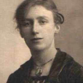Married name Hannah Walker who died c1915 shortly after the birth of her son George Frederick Walker who was brought up as G F Turnbull after the death of his mother. Drakesmith is Drechschmidt Anglicised
