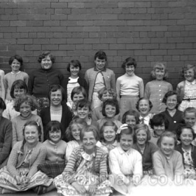 A group of Seaham girls, I have mislaid the info for this photograph, did you send it to me or do you recognise any of the girls?