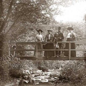 Family outing in Hawthorn Dene around 1900.