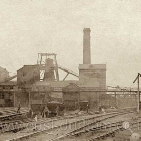 South Hetton Colliery. This shot again shows the surface facilities, including the screens and a number of the chaldron wagons (see HET 009) which were to be found in one form or another all over the Northumberland and Durham Coalfield from the days of the wagonways in the 18th Century until at least the late 1960s, when I saw some just a few yards from where the photographer was standing when he made this exposure.  The signal appears to be of the wooden "slotted post" type so much favoured by railways in the North East of England, some having been preserved on the North Yorkshire Moors Railway at Grosmont and/or Goathland, I believe.   Caption by Sheldon Clark