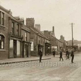 Front Street Hetton, Golden Lion to left. c 1930?
