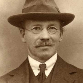 Surname possibly Hixon, husband of Mina. Photo 1924