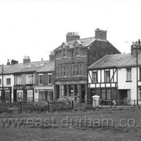 The southern end of North Terrace in the early 1960's. Midland Bank at centre, Kings Arms to right.What remains of this part of the street is now largely taken up by The Haven Residential Care Centre.