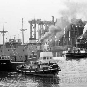 Tugs Wonder and Reliant and SS Hayling in the south dock, between 1958 and 1962.