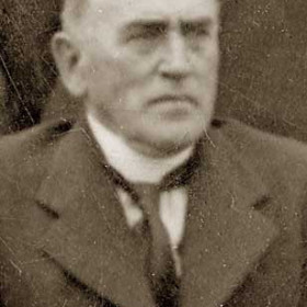 Mr CLAXTON, SHCC Committee. P/graph c 1939