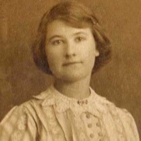 Suzannah Cooper, wife of Tom. Lived Caroline St. Photo 1920s