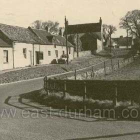 The same row of cottages as in previous photograph c 1960.